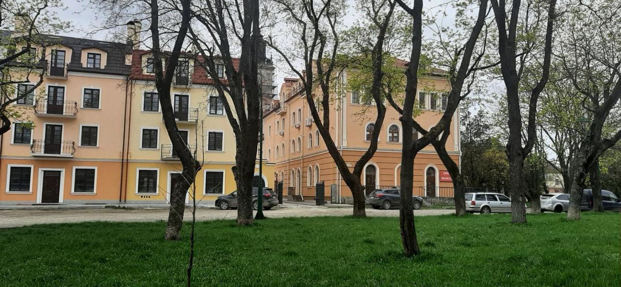 Апартаменти - Історія З Вікна Kamjanez-Podilskyj Exterior foto